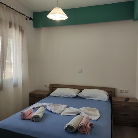 Dolphins House Apartment Койнира Екстериор снимка