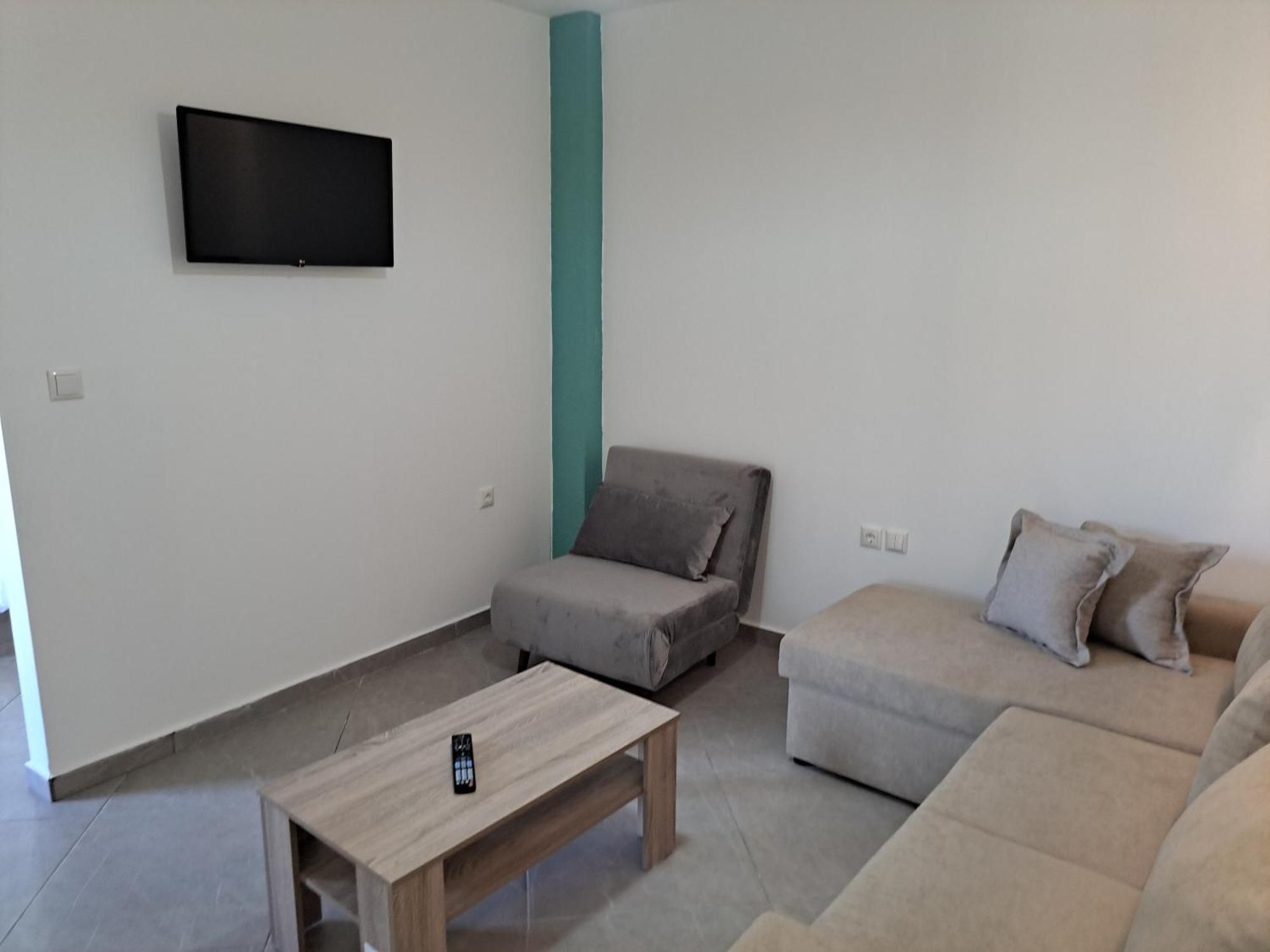 Dolphins House Apartment Койнира Екстериор снимка