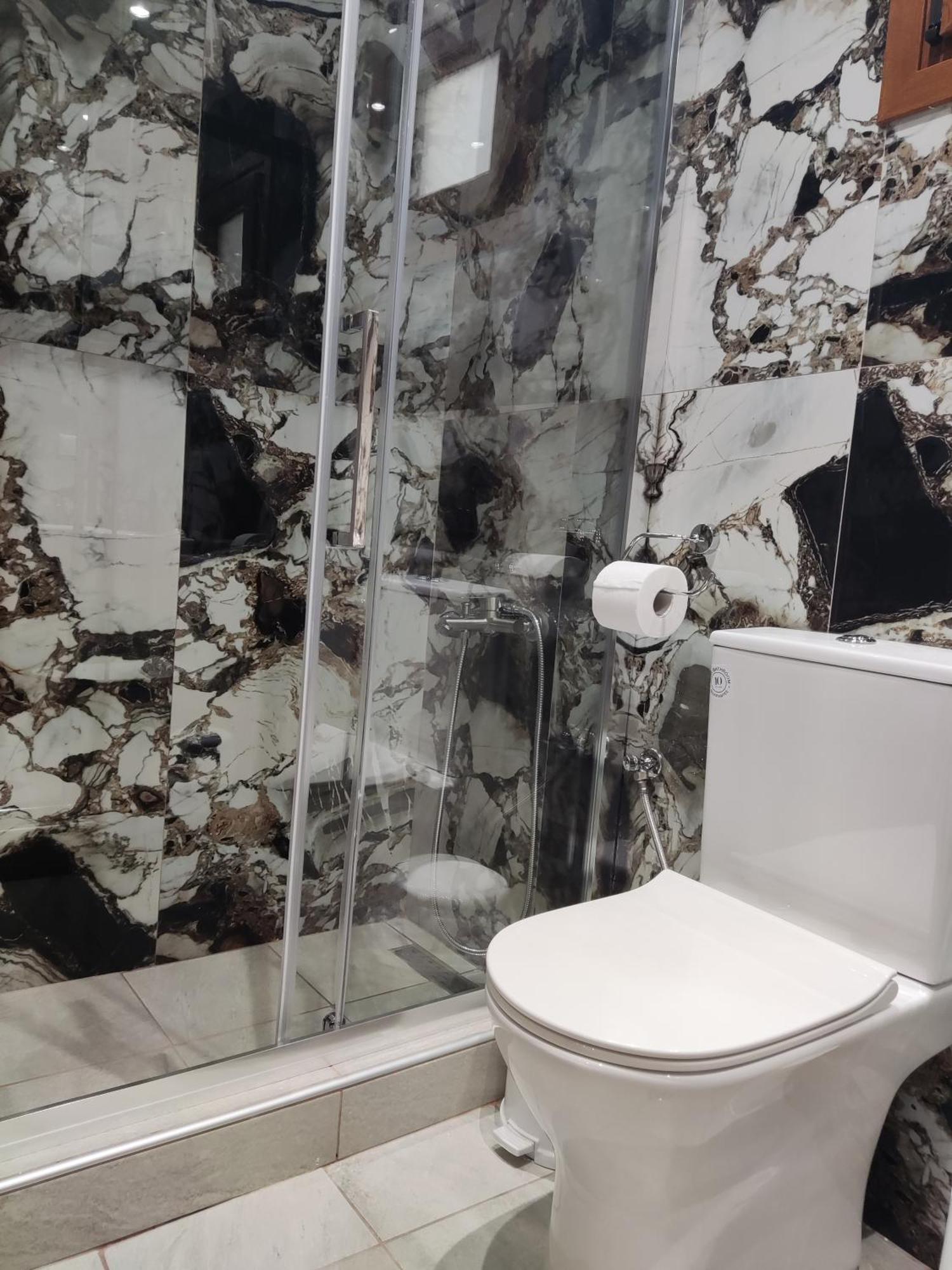 Dolphins House Apartment Койнира Екстериор снимка