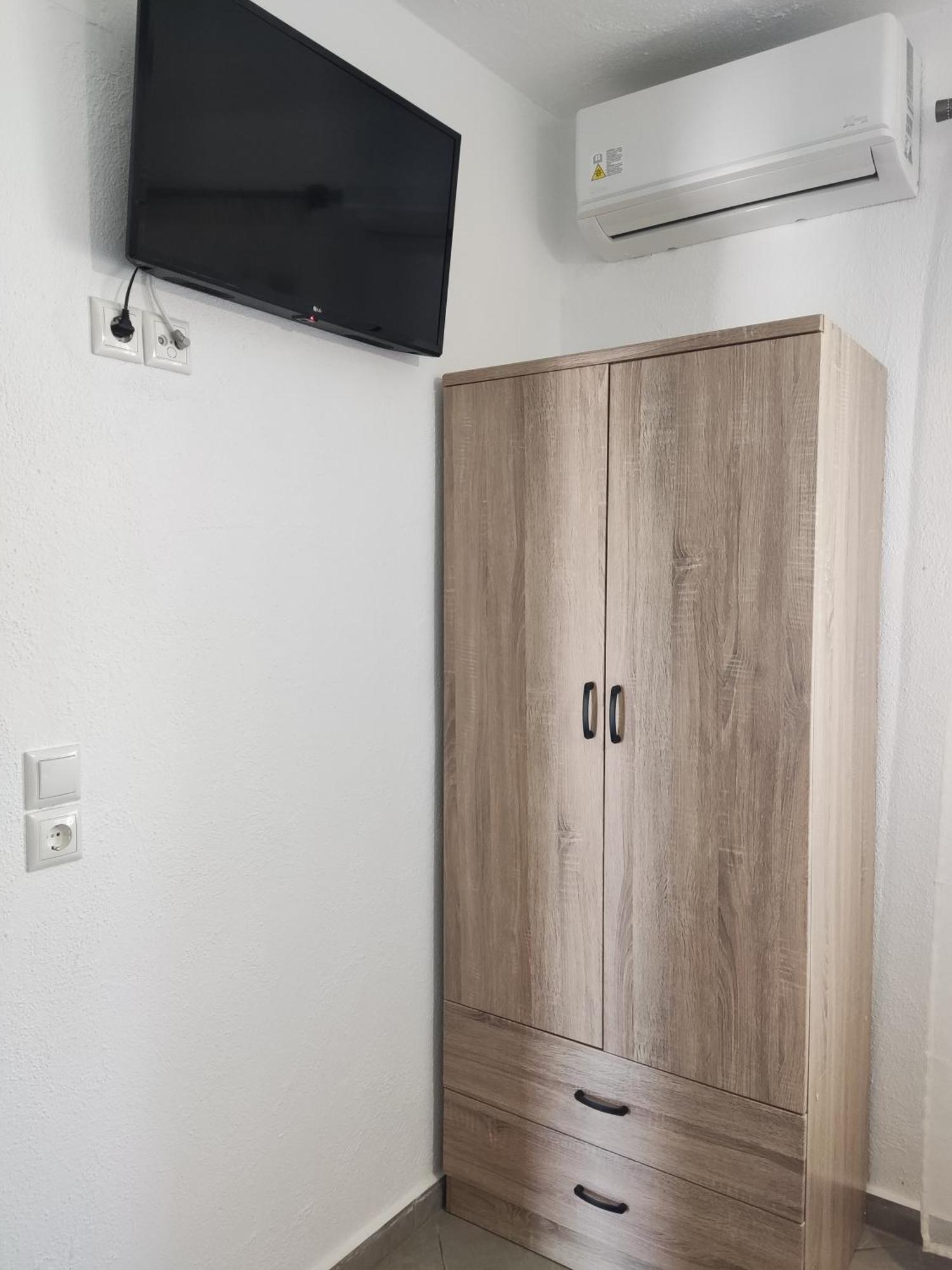 Dolphins House Apartment Койнира Екстериор снимка