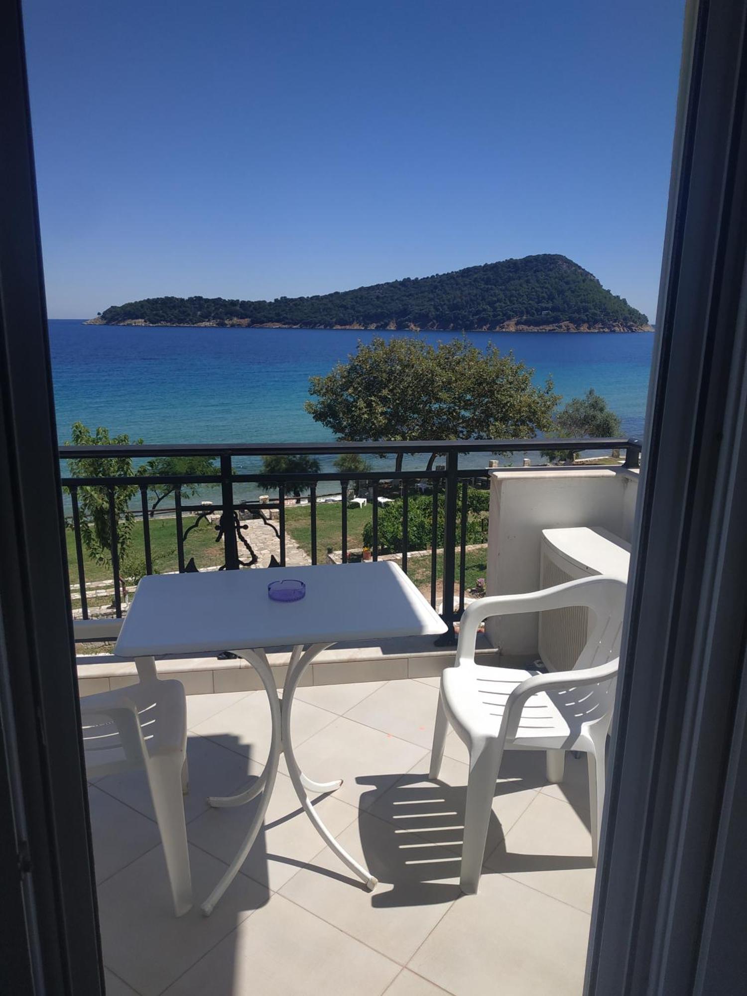 Dolphins House Apartment Койнира Екстериор снимка