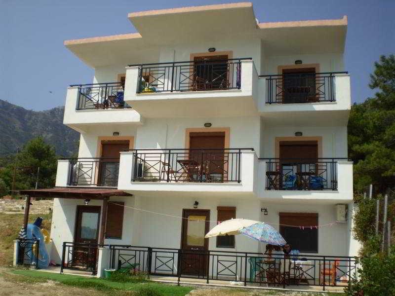 Dolphins House Apartment Койнира Екстериор снимка