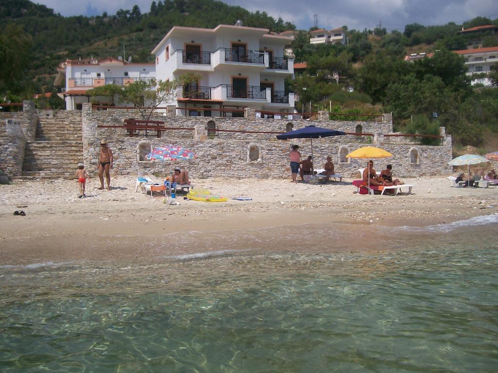 Dolphins House Apartment Койнира Екстериор снимка