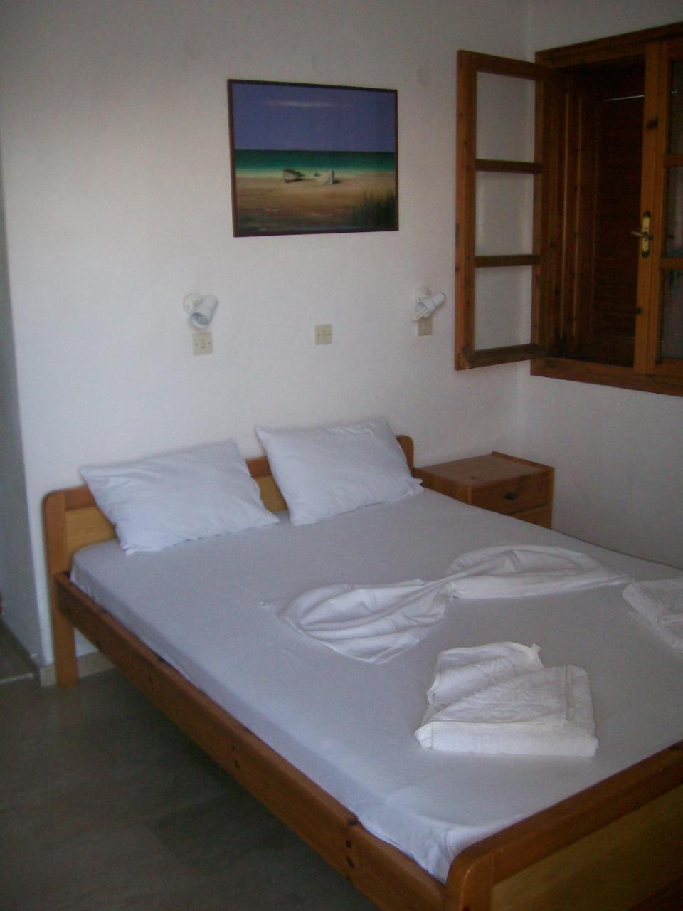 Dolphins House Apartment Койнира Екстериор снимка